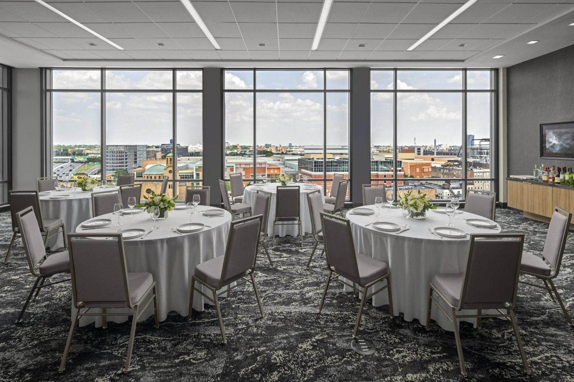 Ac Hotel By Marriott Columbus Downtown Экстерьер фото